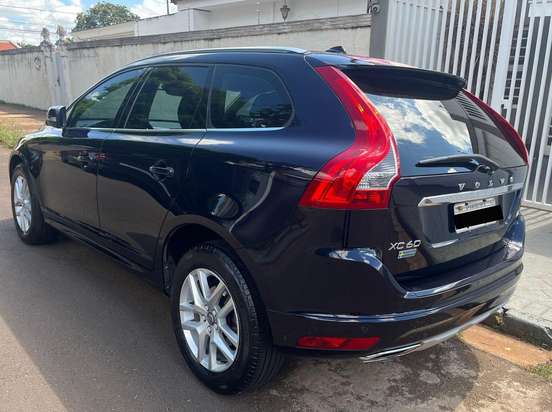 VOLVO-XC60-2017