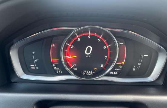 VOLVO-XC60-2017