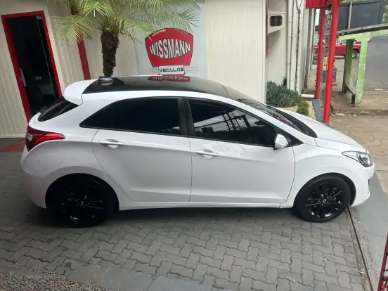 HYUNDAI-I30-1.8 MPI 16V GASOLINA 4P AUTOMATICO HYUNDAI-I30-2015