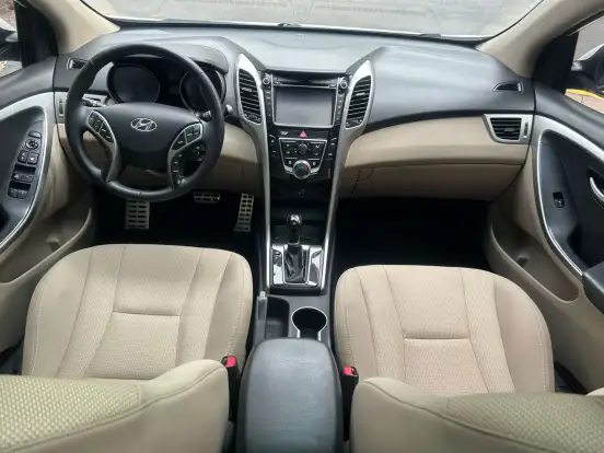 HYUNDAI-I30-1.8 MPI 16V GASOLINA 4P AUTOMATICO HYUNDAI-I30-2015