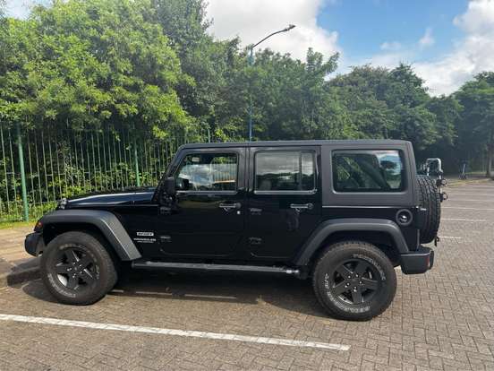 JEEP-WRANGLER-3.6 UNLIMITED SPORT 4X4 V6 GASOLINA 4P AUTOMÁTICO JEEP-WRANGLER-2013
