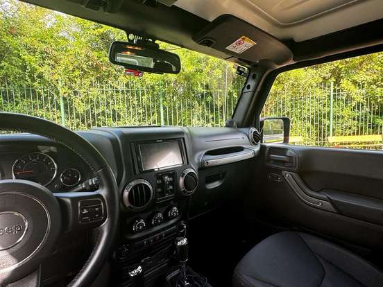 JEEP-WRANGLER-3.6 UNLIMITED SPORT 4X4 V6 GASOLINA 4P AUTOMÁTICO JEEP-WRANGLER-2013