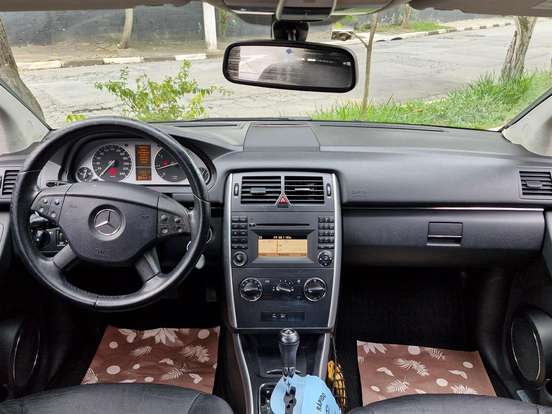 MERCEDES-BENZ-B 180-2011