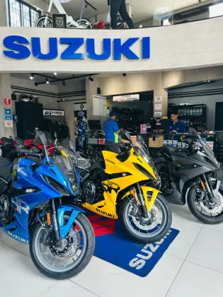 SUZUKI GSX-8R 