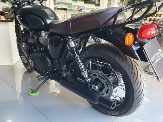 TRIUMPH-BONNEVILLE T120 BLACK 1200-2023