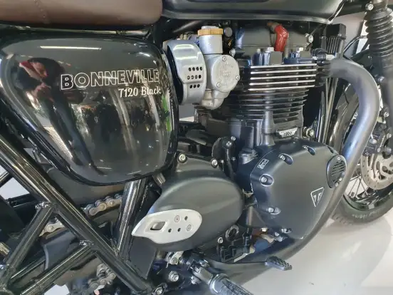 TRIUMPH-BONNEVILLE T120 BLACK 1200-2023