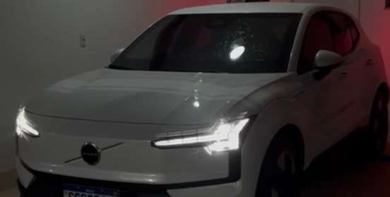VOLVO-EX30-2024