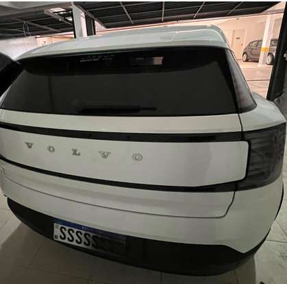 VOLVO-EX30-2024