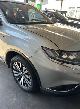 MITSUBISHI OUTLANDER 3.0 MIVEC V6 GASOLINA HPE-S AWD AUTOMÁTICO