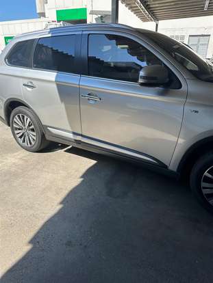 MITSUBISHI-OUTLANDER-2021