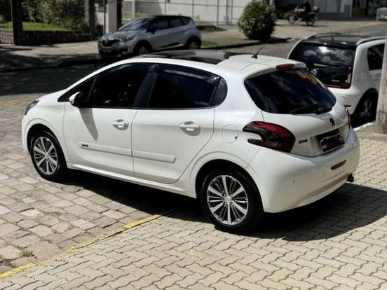 PEUGEOT-208-2019