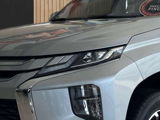 MITSUBISHI-TRITON-2.4 BITURBO DIESEL CD HPE 4X4 AUTOMÁTICO MITSUBISHI-TRITON-2025