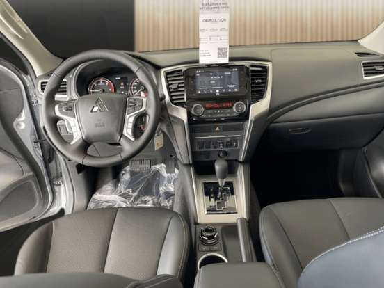 MITSUBISHI-TRITON-2.4 BITURBO DIESEL CD HPE 4X4 AUTOMÁTICO MITSUBISHI-TRITON-2025