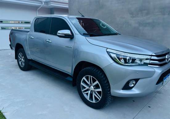 TOYOTA-HILUX-2016