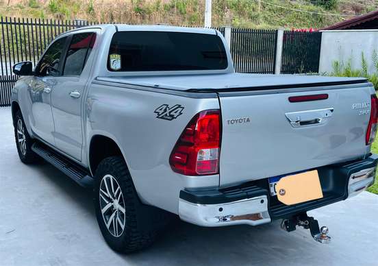 TOYOTA-HILUX-2016