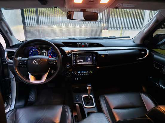 TOYOTA-HILUX-2.8 SRX 4X4 CD 16V DIESEL 4P AUTOMÁTICO TOYOTA-HILUX-2016