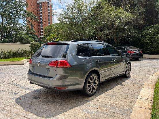 VOLKSWAGEN-GOLF-2015