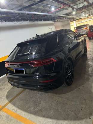 AUDI-Q8-2020
