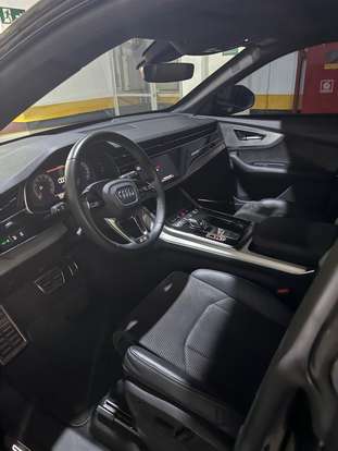 AUDI-Q8-2020