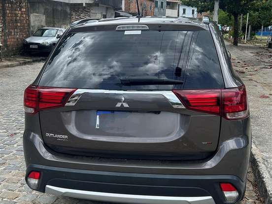 MITSUBISHI-OUTLANDER-2.2 4X4 16V DIESEL 4P AUTOMÁTICO MITSUBISHI-OUTLANDER-2015