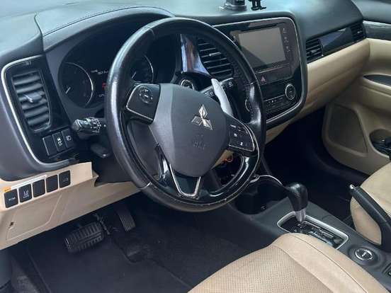 MITSUBISHI-OUTLANDER-2.2 4X4 16V DIESEL 4P AUTOMÁTICO MITSUBISHI-OUTLANDER-2015