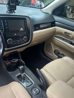 MITSUBISHI-OUTLANDER-2015
