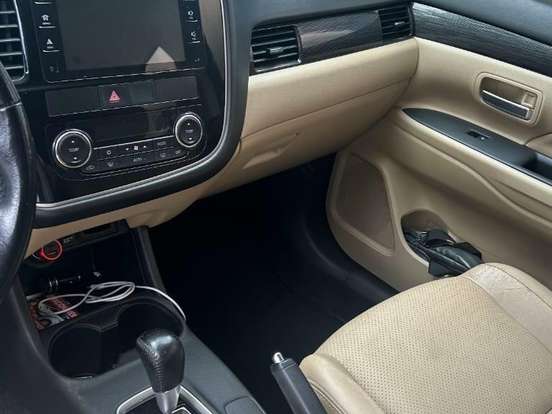 MITSUBISHI-OUTLANDER-2.2 4X4 16V DIESEL 4P AUTOMÁTICO MITSUBISHI-OUTLANDER-2015