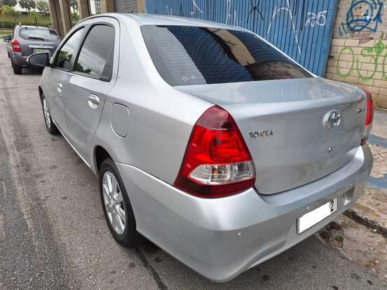 TOYOTA-ETIOS-2019