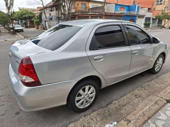 TOYOTA-ETIOS-1.5 X PLUS SEDAN 16V FLEX 4P AUTOMÁTICO TOYOTA-ETIOS-2019