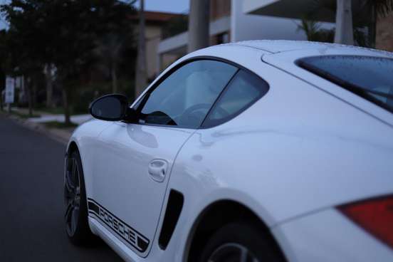PORSCHE-CAYMAN-2010