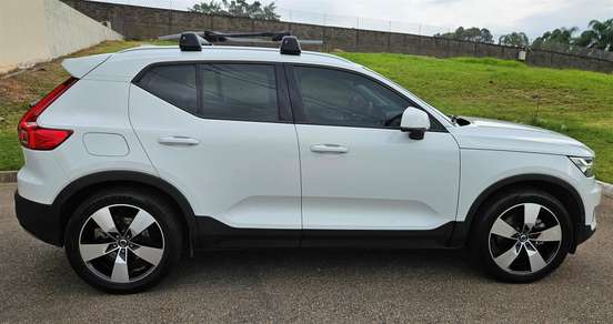 VOLVO-XC40-2019