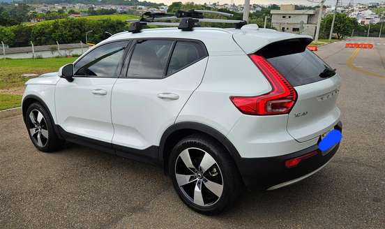 VOLVO-XC40-2019