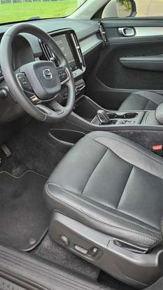 VOLVO-XC40-2019