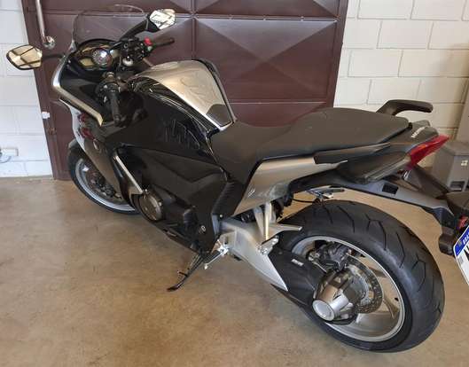 HONDA-VFR 1200F-2011