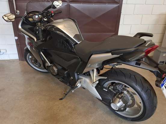 HONDA-VFR 1200F HONDA-VFR 1200F-2011