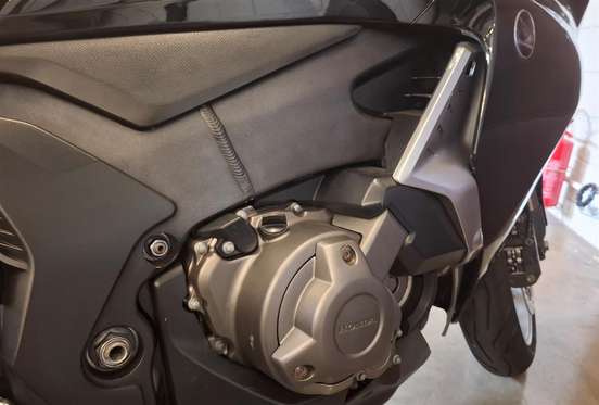 HONDA-VFR 1200F-2011