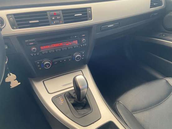 BMW-325i-2011
