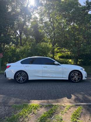 BMW-320i-2023