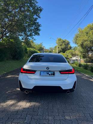 BMW-320i-2023