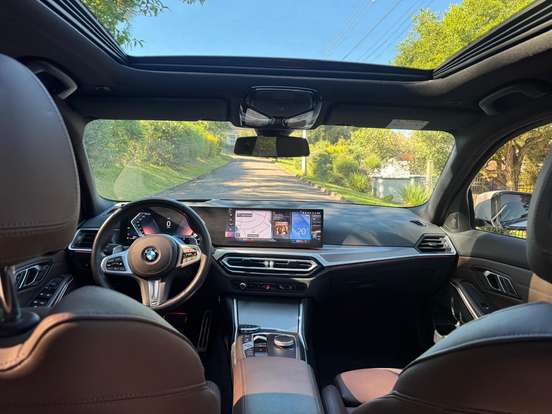 BMW-320i-2023