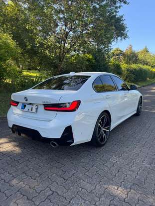 BMW-320i-2023