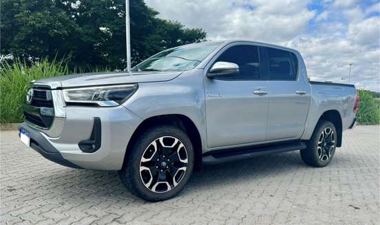 TOYOTA-HILUX-2022