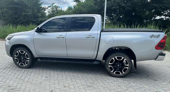 TOYOTA-HILUX-2022
