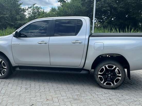 TOYOTA-HILUX-2.8 D-4D TURBO DIESEL CD SRV 4X4 AUTOMÁTICO TOYOTA-HILUX-2022
