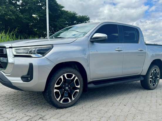 TOYOTA-HILUX-2.8 D-4D TURBO DIESEL CD SRV 4X4 AUTOMÁTICO TOYOTA-HILUX-2022