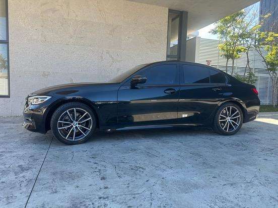 BMW-320i-2020