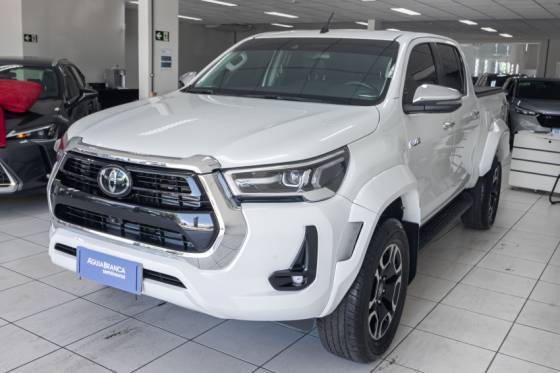 TOYOTA HILUX 2.8 D-4D TURBO DIESEL CD SRX PLUS 4X4 AUTOMÁTICO