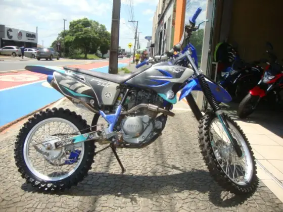 YAMAHA TT-R 230 