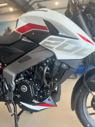 BAJAJ-DOMINAR 200-2025