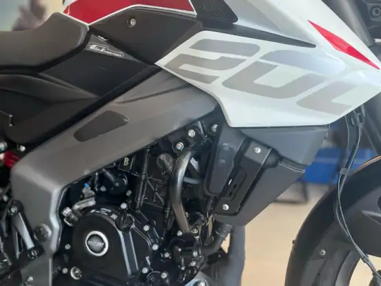 BAJAJ-DOMINAR 200 BAJAJ-DOMINAR 200-2025